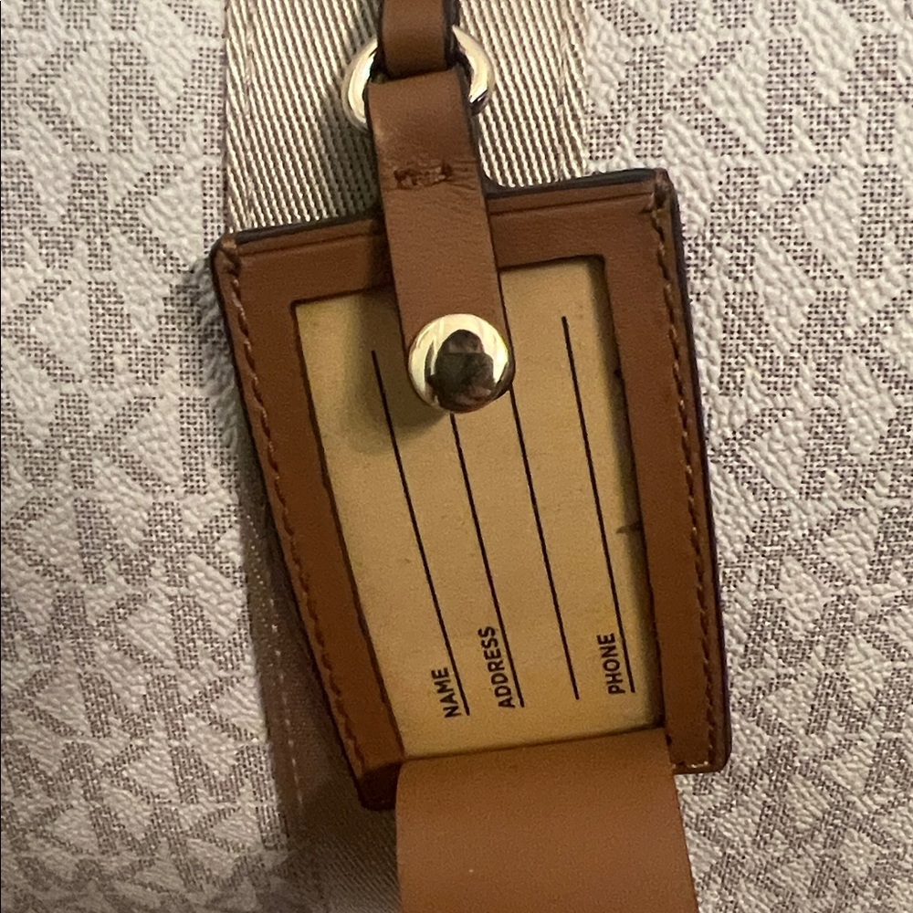 Michael Kors Cream and Tan Weekender Bag - Picture 8 of 11